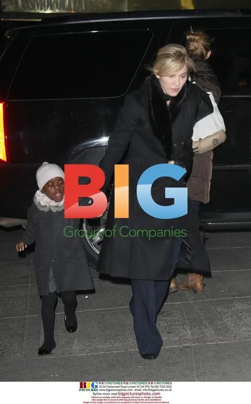 Madonna and Kids Leaving Kabbalah Center