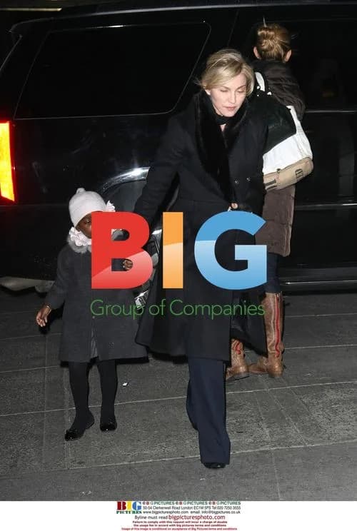 Madonna & Kids at Kabbalah Center