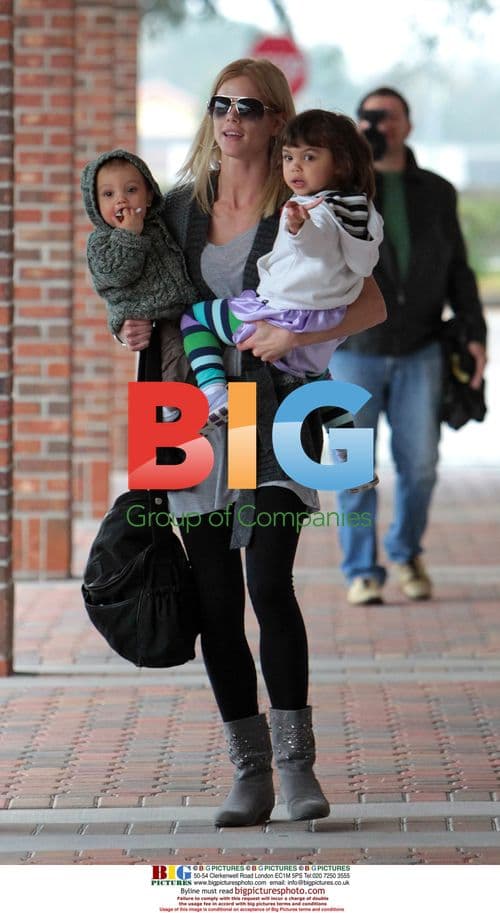 Elin Nordegren takes kids to pediatrician