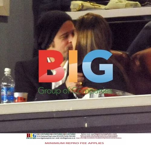 Brad Pitt and Angelina Jolie Kissing at Superbowl