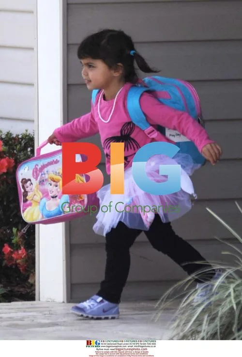 Elin Nordegren with daughter & gift