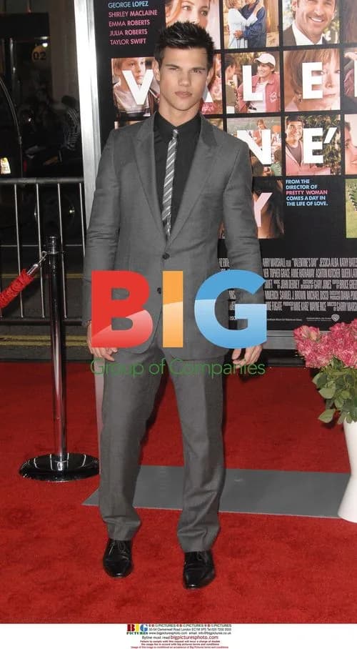 Taylor Lautner at 'Valentine's Day' Premiere