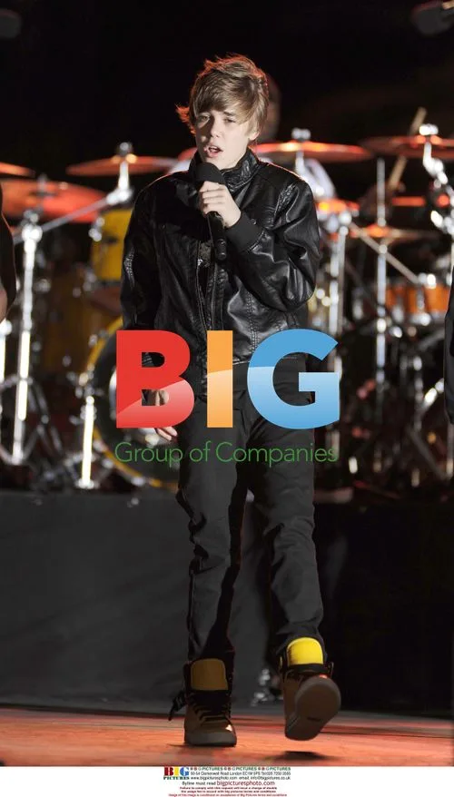 Justin Bieber Rehearses for CBS Show