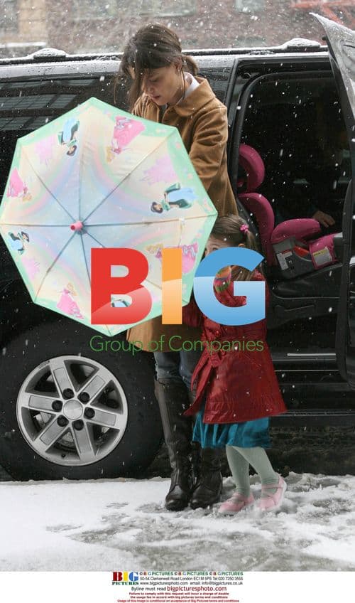 Katie Holmes and Suri Out for Lunch in NYC Blizzard