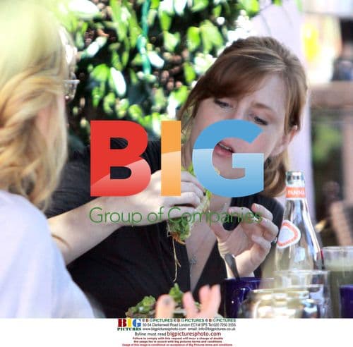 Pregnant Amy Adams Grabs Tacos