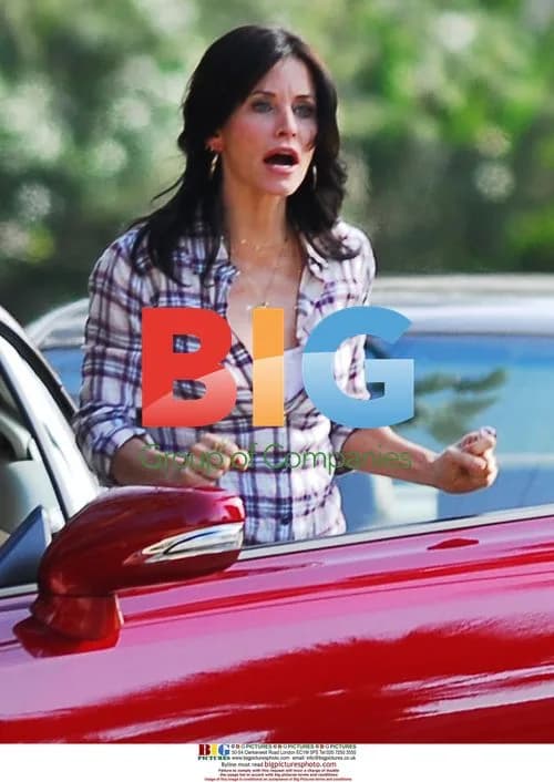 Courteney Cox on Cougar Town Set