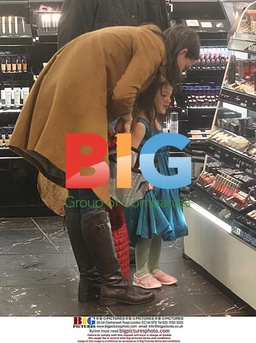 Katie Holmes and Suri Cruise shop in NYC snow