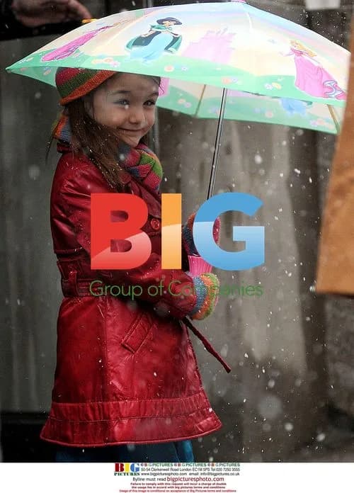Katie Holmes and Daughter Suri in NYC Snow