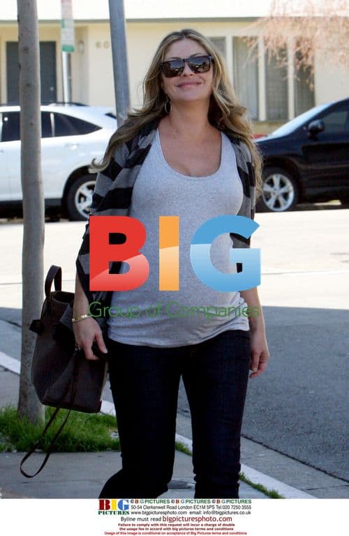 Pregnant Rebecca Gayheart Out
