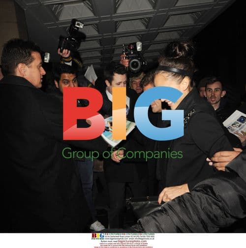 Jessica Alba Arriving at London Hotel