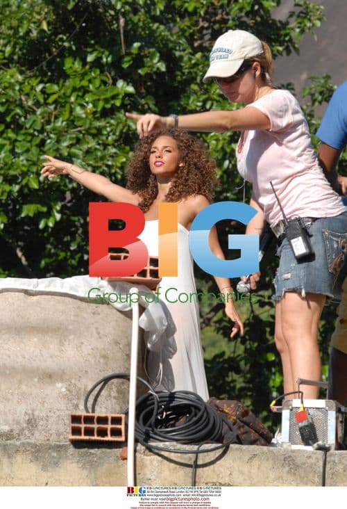 Alicia Keys Films 'Put It In A Love Song' Video