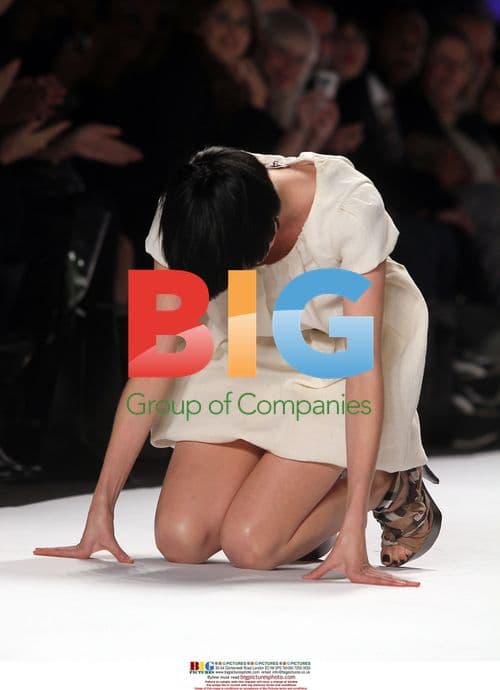 Agyness Deyn Trips at Fashion Show