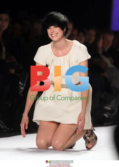 Agyness Deyn Trips at Fashion Show