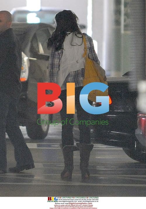 Britney Spears enters office building