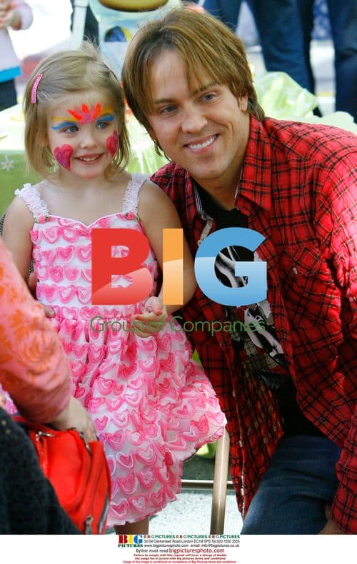 Larry Birkhead and daughter Dannielynn at Farmers Market