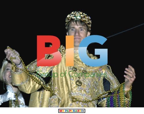 Drew Brees Throws Beads at Mardi Gras