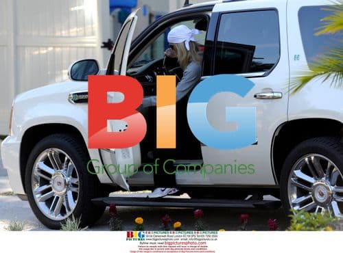 Elin Nordegren Drops Daughter Off at School