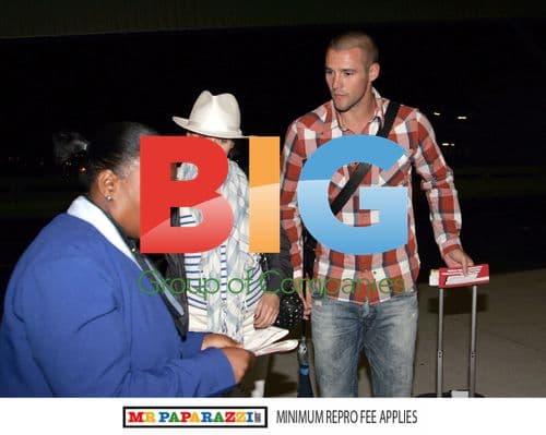 Dannii Minogue and Kris Smith at Cape Town Airport