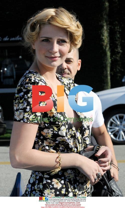 Mischa Barton Leaves Salon