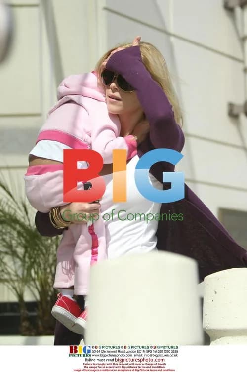 Elin Nordegren and Daughter Shopping in Florida