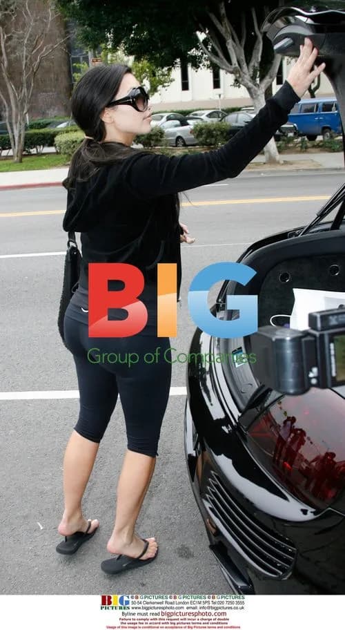 Kim Kardashian Shops in LA