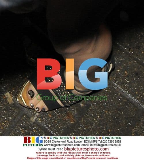 Kesha Trips at NME Awards 2010