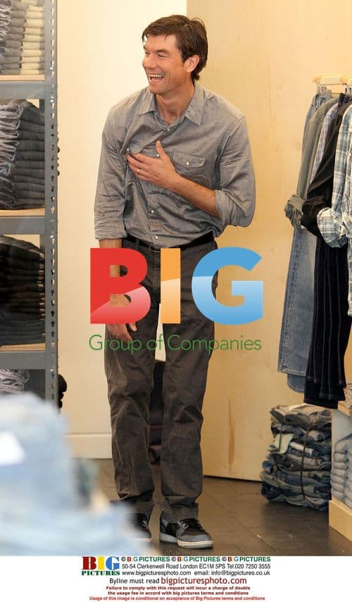 Celebs Enjoy Free Swag at Gap Store