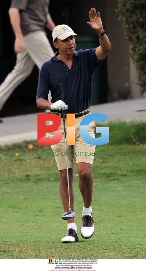 Obama Plays Golf in Hawaii
