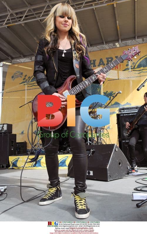 Orianthi Performs at NFL Game