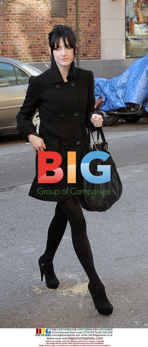 Ashlee Simpson-Wentz Returns to NYC Apartment