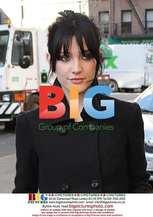 Ashlee Simpson-Wentz Returns to NYC Apartment