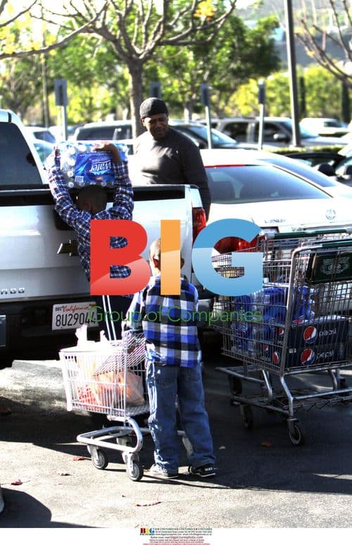 Master P and sons load up on snacks