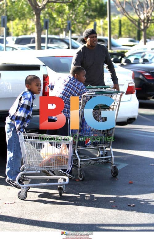 Master P and sons load up on snacks