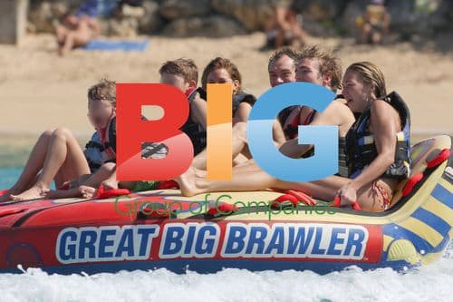 Jude Law and Sienna Miller on Boat