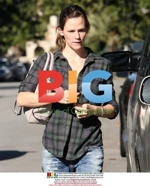 Jennifer Garner Casual Outing