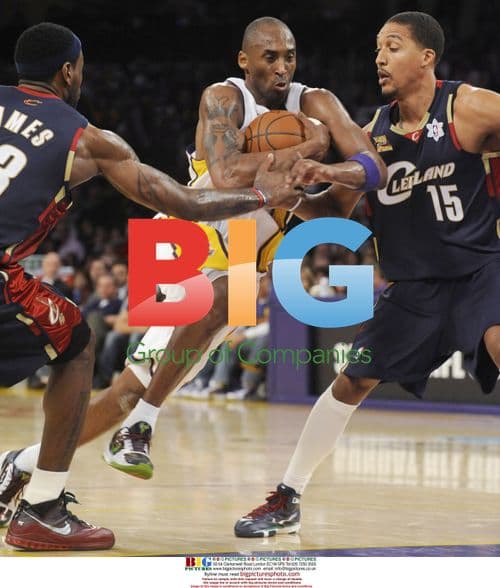 Kobe Bryant Defended by LeBron James and Jamario Moon