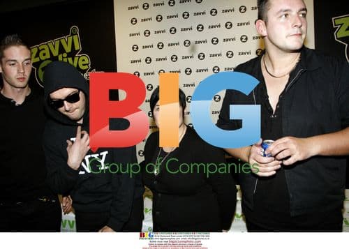 Glasvegas Perform and Sign Debut Album