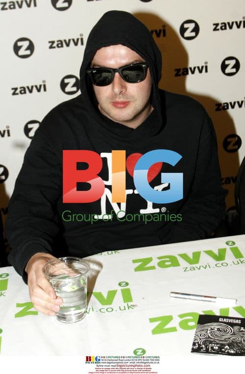 Glasvegas debut album signing