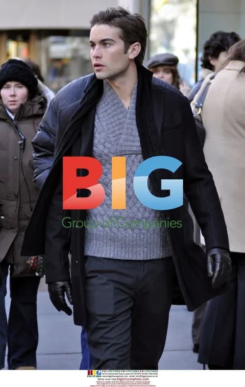 Chace Crawford on Gossip Girl Set
