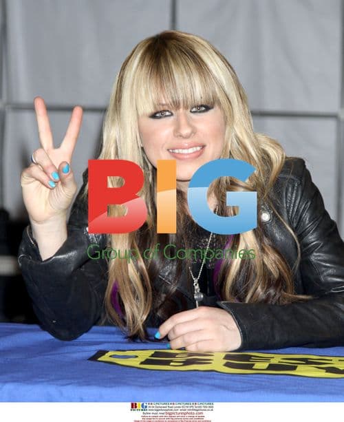 Orianthi Performs at Best Buy in NYC