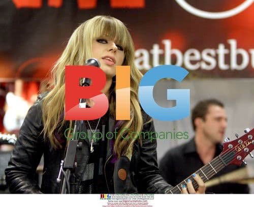 Orianthi Performs and Signs CD at Best Buy