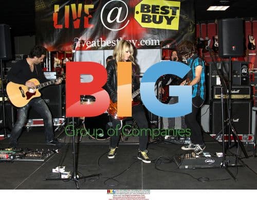 Orianthi Performs at Best Buy in NYC
