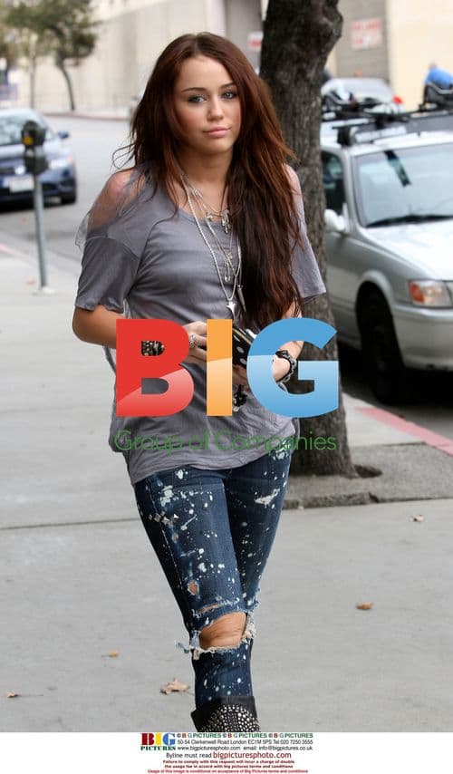 Miley Cyrus at Coffee Bean