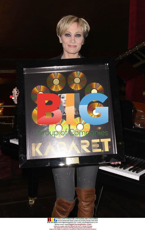 Patricia Kaas receives gold disc