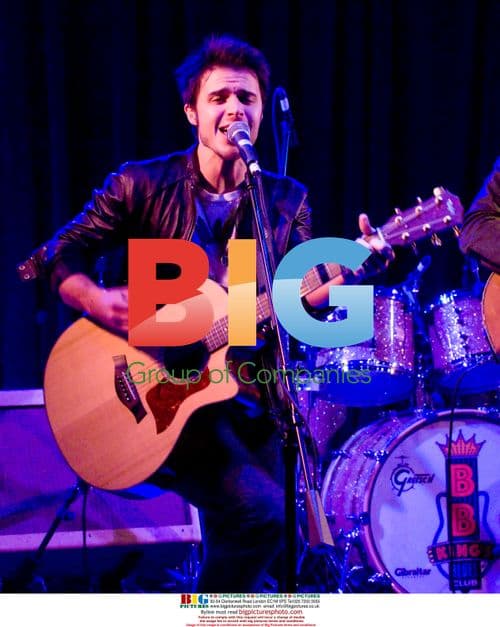 Kris Allen Performs at B.B. Kings in Las Vegas