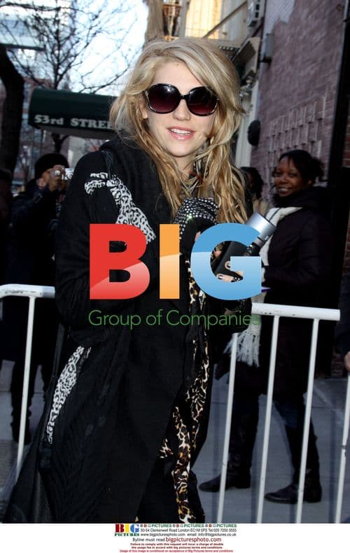 Kesha Performs \"TiK ToK\" on The Wendy Williams Show