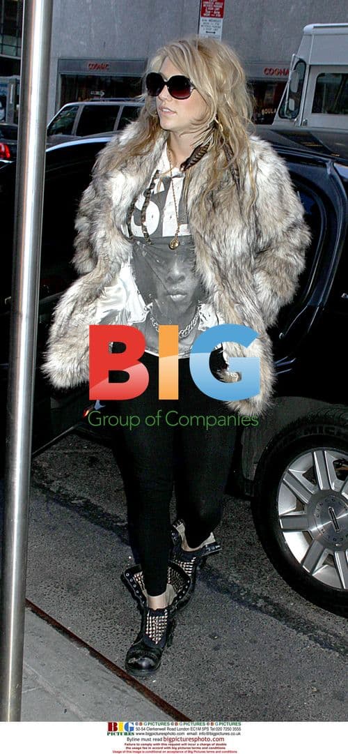 Kesha Performs "TiK ToK" on Wendy Williams Show