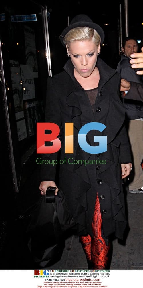 Celebrities exit Asheton benefit in LA