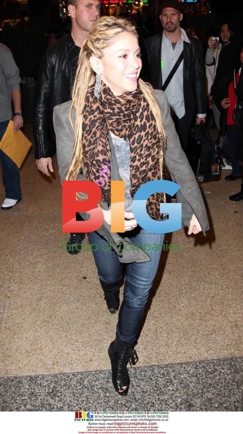 Shakira arriving at MTV Studios