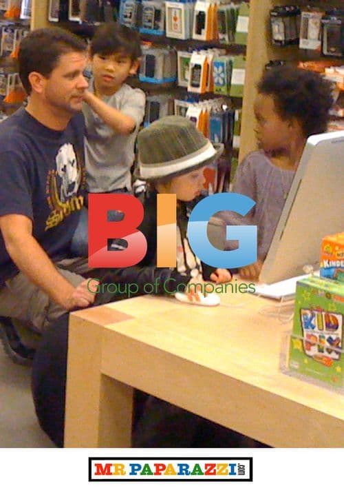 Angelina Jolie and kids at Apple Store